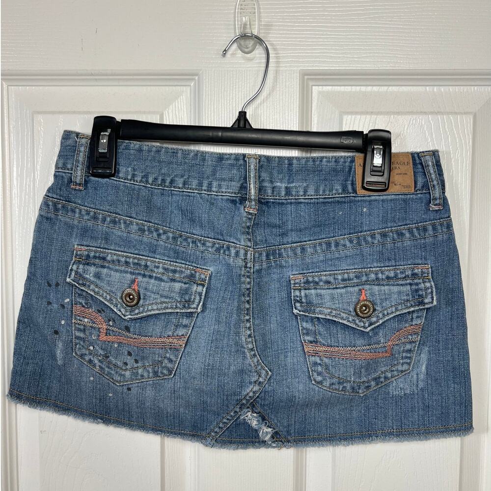 American Eagle Women's Jean Mini Skirt Size 4 100% Cotton Raw Hem Distressed - Picture 2 of 6
